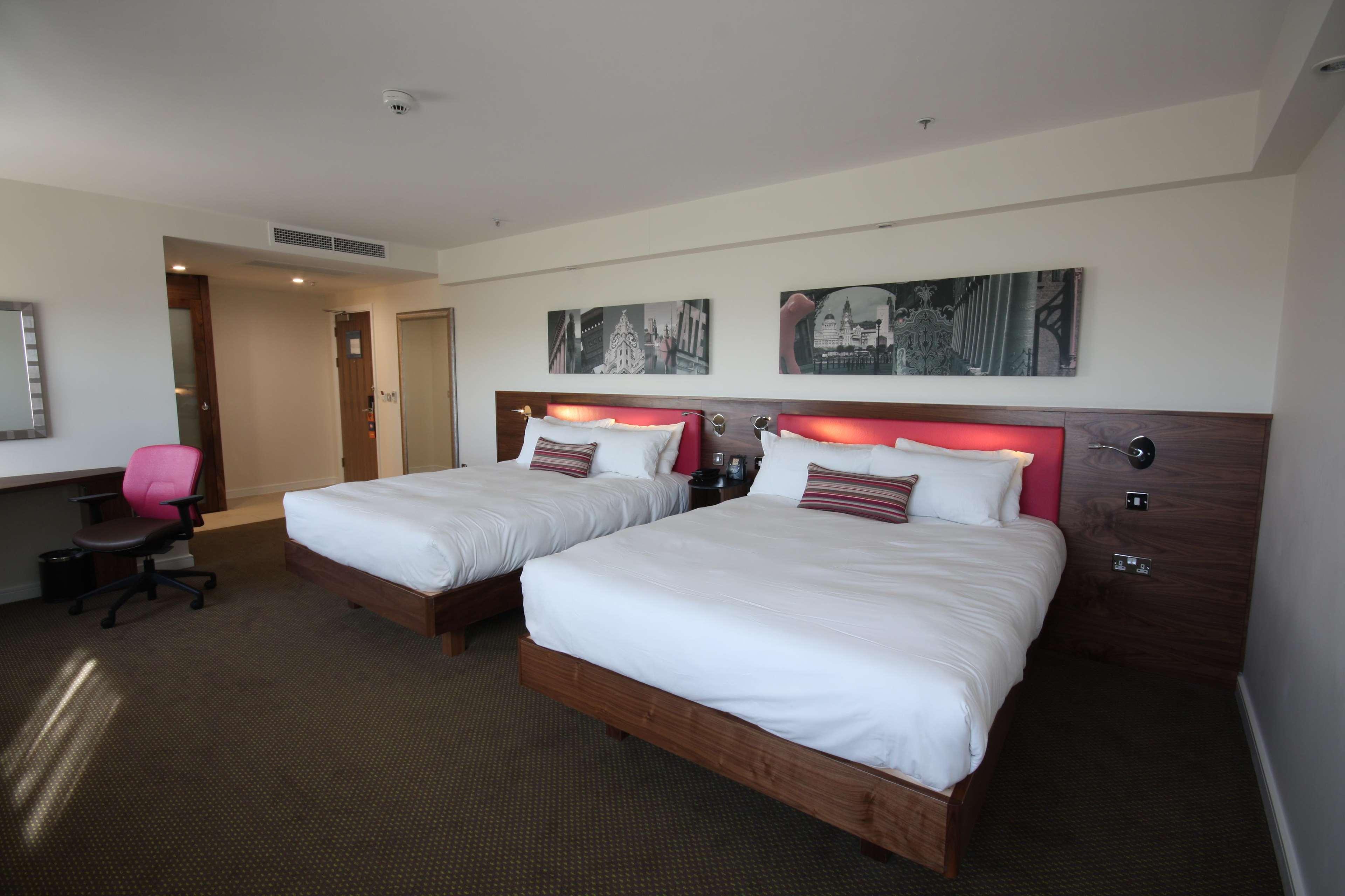 Hampton By Hilton Liverpool John Lennon Airport Hotel Speke Room photo