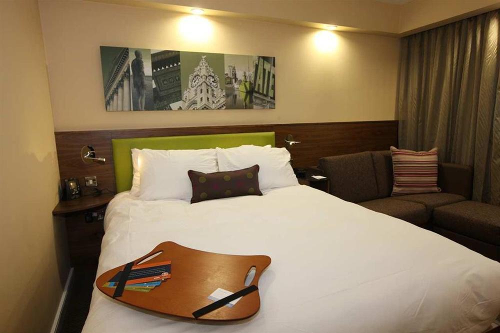 Hampton By Hilton Liverpool John Lennon Airport Hotel Speke Room photo